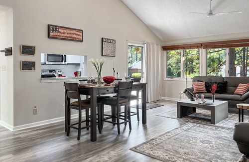 Pinehurst House | #6 near Village w/King * Pinehurst Brews and Snooze * 4 Beds * EV Charger