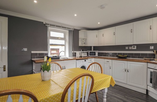 Hopeman Cottage | 6 NEW STREET, pet friendly, country holiday cottage in Hopeman