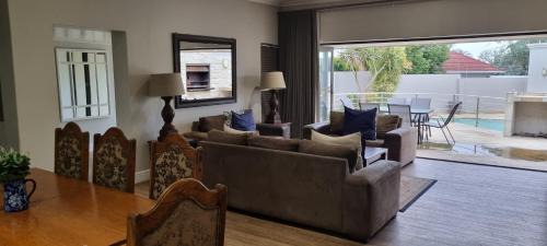 Selborne Bed & Breakfast | 6 on Western Guest House