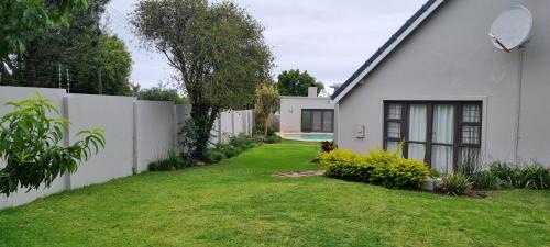 Selborne Bed & Breakfast | 6 on Western Guest House