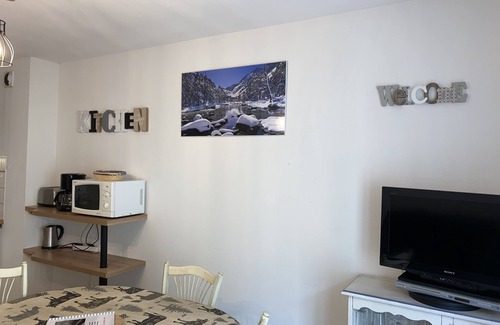 Cauterets Apartment | 6-person apartment 250m from town center with garage + free fibre-optic WiFi