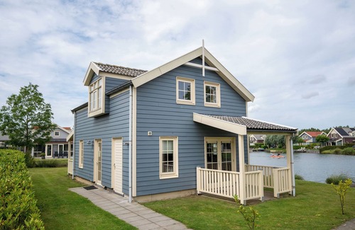 Municipality of Nissewaard House | 6-person bungalow in the holiday park Landal Zuytland Buiten