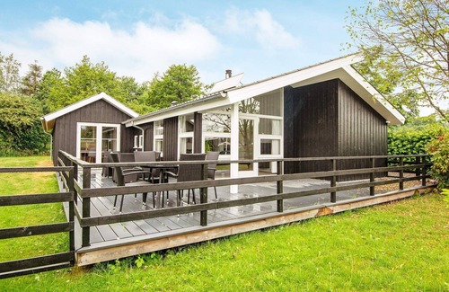 Grønninghoved Strand House | 6 person holiday home in Sjølund