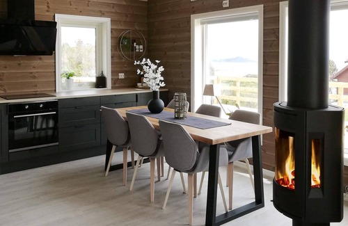 Florø House | 6 person holiday home in Kalvåg