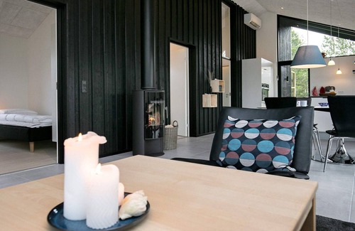 Bratten Strand House | 6 person holiday home in Jerup