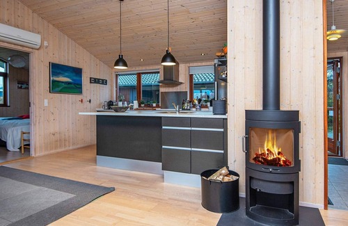 Ronde House | 6 person holiday home in Rønde-By Traum