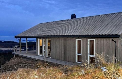 Gjengstoa House | 6 person holiday home in Lyngstad