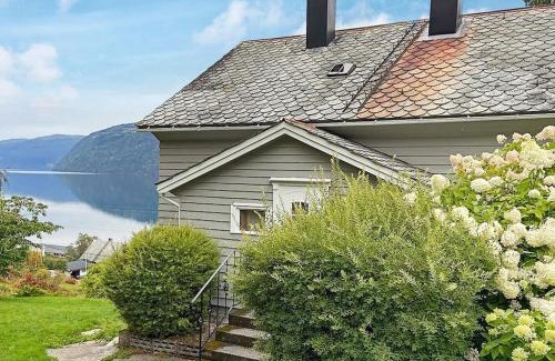 Stryn House | 6 person holiday home in Utvik