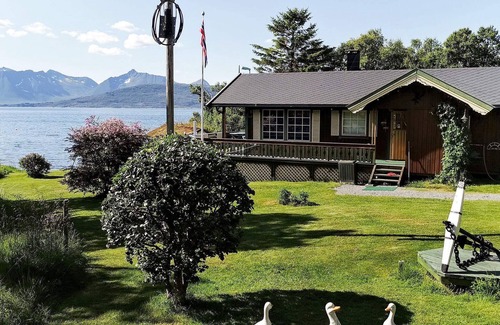 Kvaefjord Municipality House | 6 person holiday home in BORKENES-By Traum