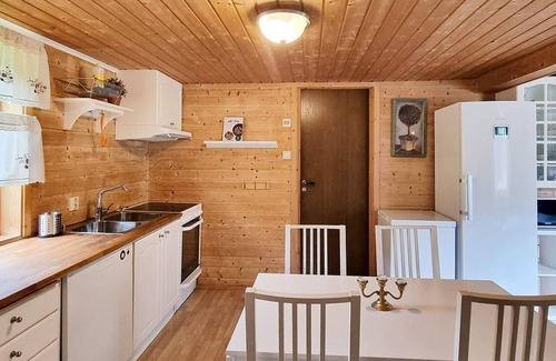 Flornes Apartment | 6 person holiday home in Flornes