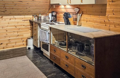 Tromso Apartment | 6 person holiday home in Rebbenes