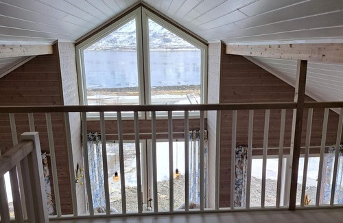 Lyngen House | 6 person holiday home in Svensby