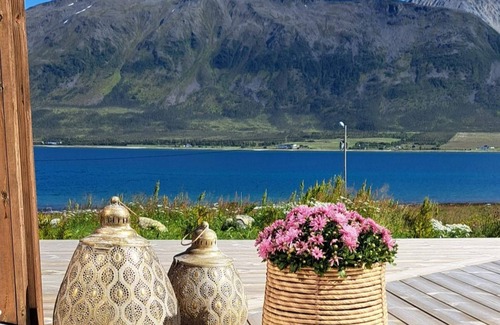 Lyngen House | 6 person holiday home in Svensby