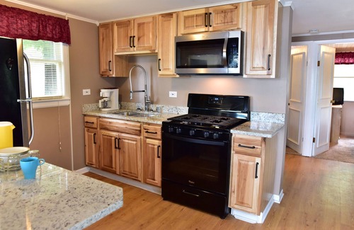 Lake Delton Cabin | 6 person Lakefront Cabin located steps away from Lake Delton