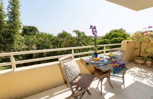 Flamingos Apartment | 6 Person Occupancy 1 Block to Beach Views from Terrace