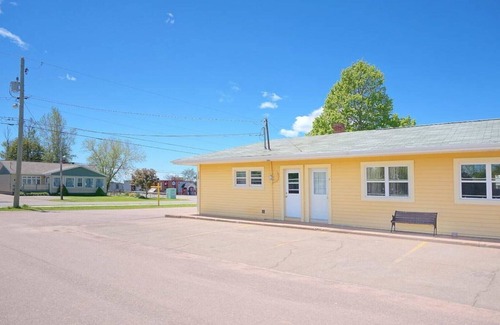 Summerside Apartment | (6) Private Double Suite at Green Acres Summerside