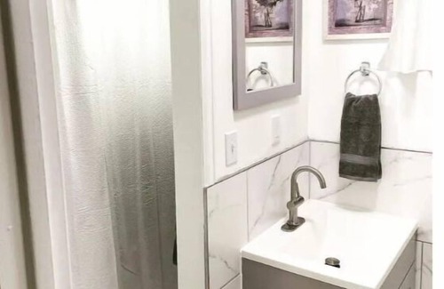 Morse Park Apartment | 6 Rockleys Vintage Motel, EV Charging Available