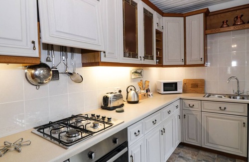 Tillicoultry House | 6 RONALD PLACE, pet friendly, character holiday cottage in Stirling