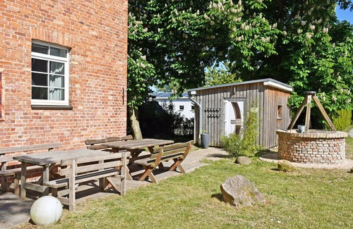 Altefaehr Apartment | 6-room vacation apartment Sassnitz with beautiful park view - Holiday apartments on Rügen