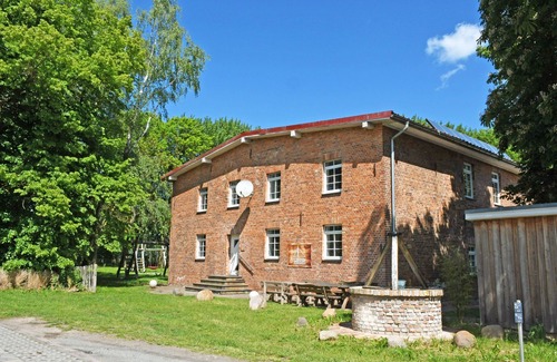 Altefaehr Apartment | 6-room vacation apartment Sassnitz with beautiful park view - Holiday apartments on Rügen