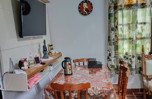 Extrema House | 6 rooms accommodate 18 people.
