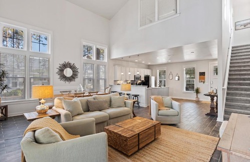 Laurel Grove House | 6-Seater Golf Cart Included! Lakeside Cottage in Sandestin ON Golf Course!