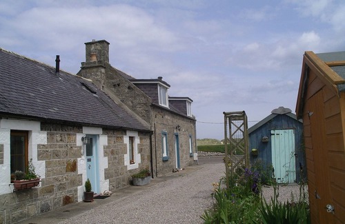Lossiemouth Cottage | 6 Seatown, a traditional fisherman's cottage in an ideal location