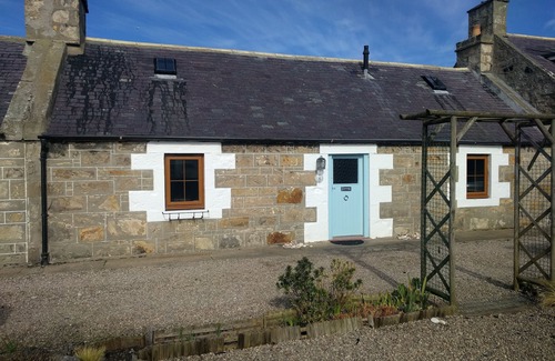 Lossiemouth Cottage | 6 Seatown, a traditional fisherman's cottage in an ideal location