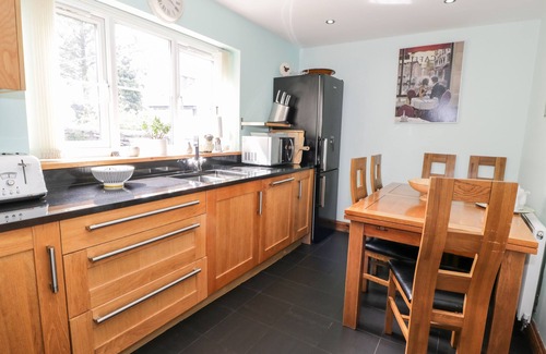 Manod Cottage | 6 STAD YR YSGOL, pet friendly, luxury holiday cottage in Manod