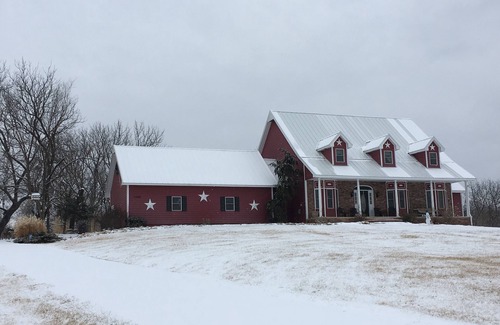 Edwardsville House | 6-Star Country Living: Legends, Speedway, American Royal, Cabelas, 15 Dwntwn KC