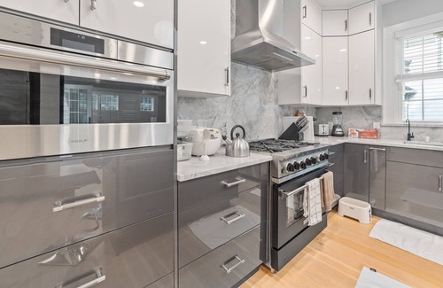 Malden Apartment | 6 Stars! Modern furnished, 2.5 Bathrooms, 3 beds.