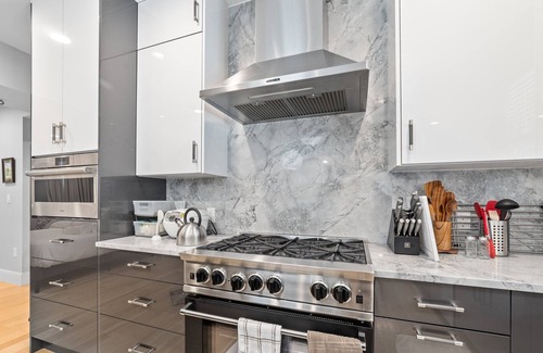 Malden Apartment | 6 Stars! Modern furnished, 2.5 Bathrooms, 3 beds.
