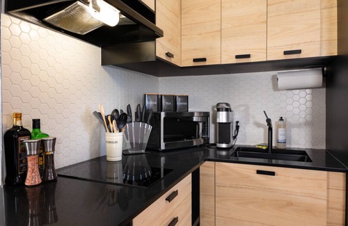 Plateau Mont Royal Apartment | #6 - Studio/Plateau/St-Denis/SelfCheck-In/AC/TV