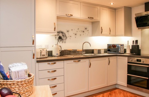 Shrewsbury Cottage | 6 THE ENGINE SHED, family friendly, with a garden in Shrewsbury