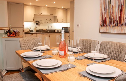 Shrewsbury Cottage | 6 THE ENGINE SHED, family friendly, with a garden in Shrewsbury