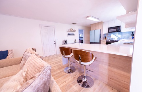 Carmel House | .6 Walk to Carmel Midtown (Palladium). Plus massage chair & purple mattress