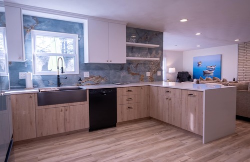 Carmel House | .6 Walk to Carmel Midtown (Palladium). Plus massage chair & purple mattress