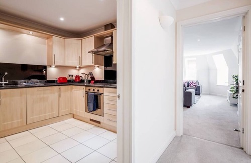 Leatherhead Apartment | 60 RSQ - 2 bedroom apartment