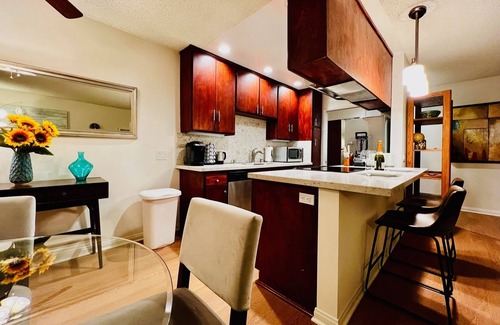 Riverside Rancho Apartment | 60's Modern, Mountain Views, Pool, Near Studios and All L.A. Attractions! Apt 17