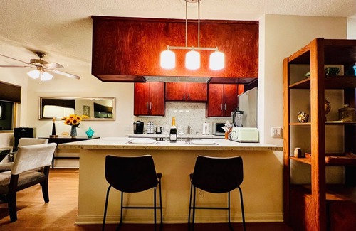 Riverside Rancho Apartment | 60's Modern, Mountain Views, Pool, Near Studios and All L.A. Attractions! Apt 17