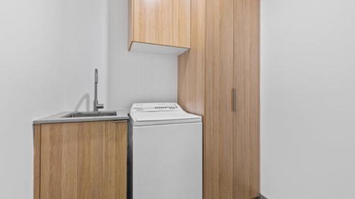 Greenwich House | 60 Yamba Street Hawks Nest