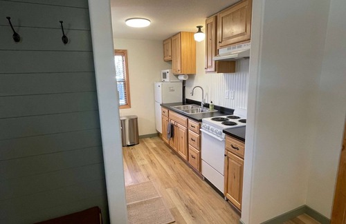 Pinedale Cabin | 600 Sqft Extended-Stay Cabin sleeps 4, adjacent to beautiful Pine Creek