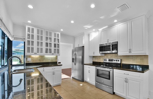Imperial Point House | 6000 Managed By Brampton Park