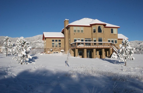 Monument House | 6000 sq ft Estate Home on 3 Acres near USAFA in the Rockies