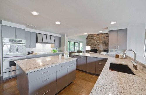 Raleigh House | 6000 sqft Modern Lake Home, Close to Everything Memphis