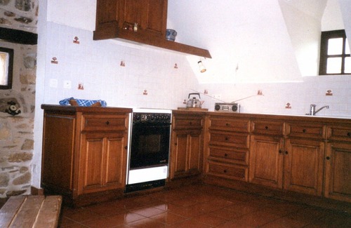 Kerbors House | 600m from the beach, MH listed house in a quiet area with private tennis court, Pets welcome