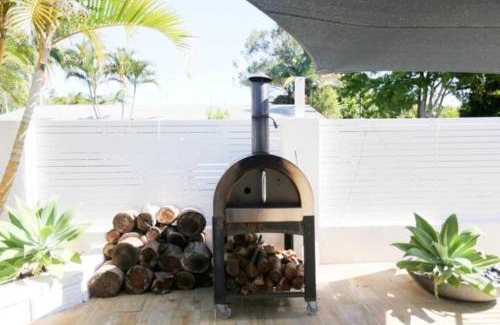 Maroochydore House | 600m to Beach, Family Entertainer, Aircon, Pool & Pizza oven