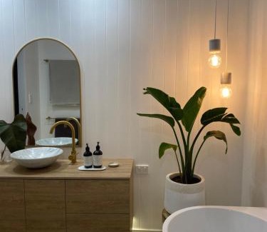 Maroochydore House | 600m to Beach, Family Entertainer, Aircon, Pool & Pizza oven