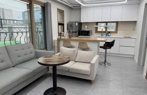 Seongsu Apartment | 601, Seongsu Station Jungnangcheon Cherry Blossom Road Han River airport bus