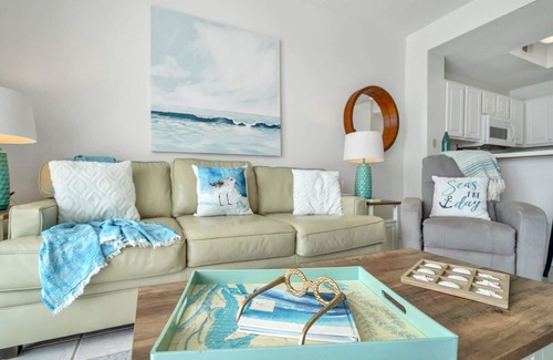 Fort Walton Beach Condo | 605 |Free Beach Service + Penthouse Condo + Heated Pool!